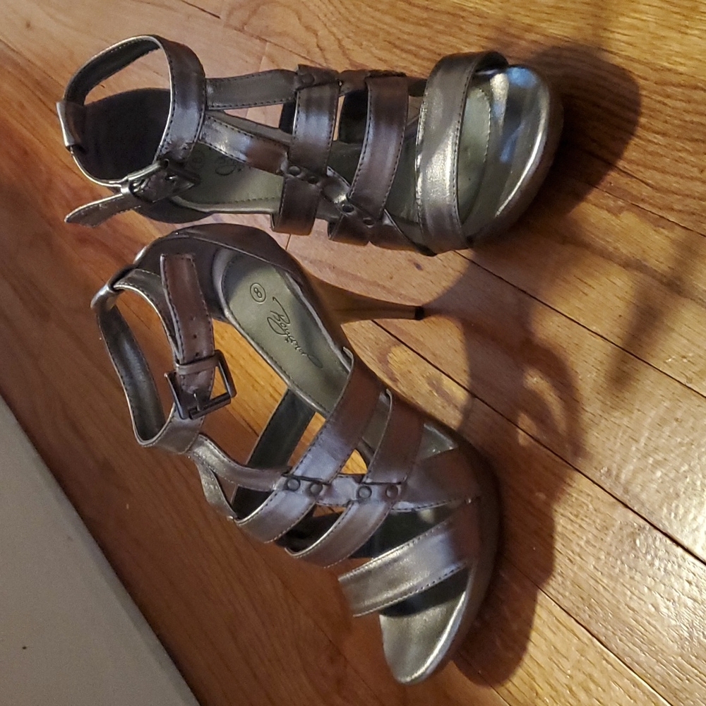 Size 8 puter/silver strappy heels